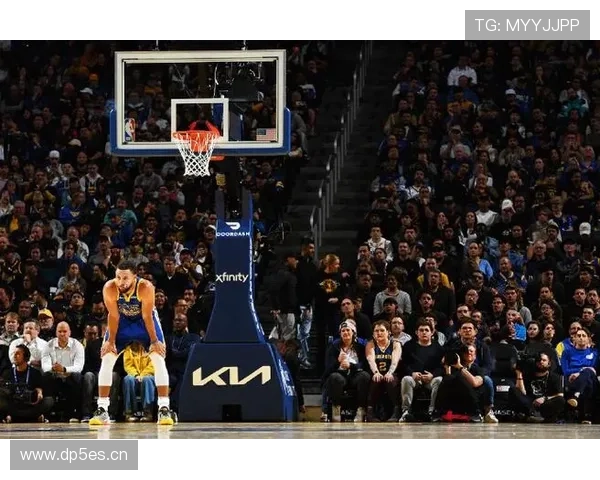 勇士大胜灰熊 8人得分上双展现团队实力 勇士大胜灰熊 8人得分上双展现团队实力